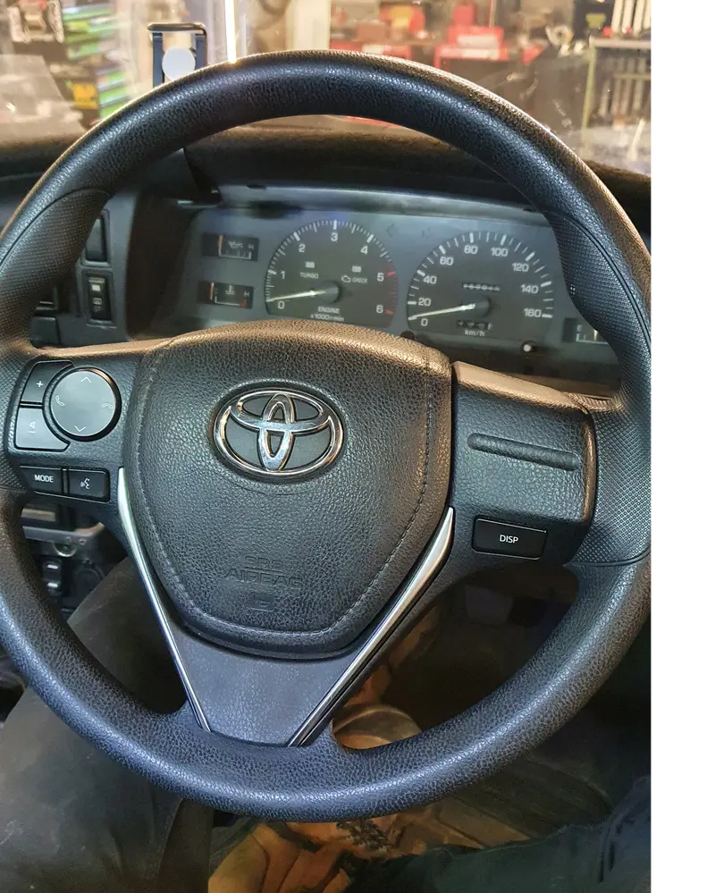 Hilux Steering Wheel Conversion - Horn Adapter Hub 1