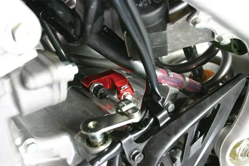 Honda Crf250r 2010-2013 Red Clutch Cable Guide Zeta - Ze94-0111 1